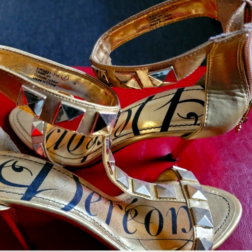 Stunning Valentino-esque Heels/Pumps from the HOUSE OF DEREON (Beyonce's mom)